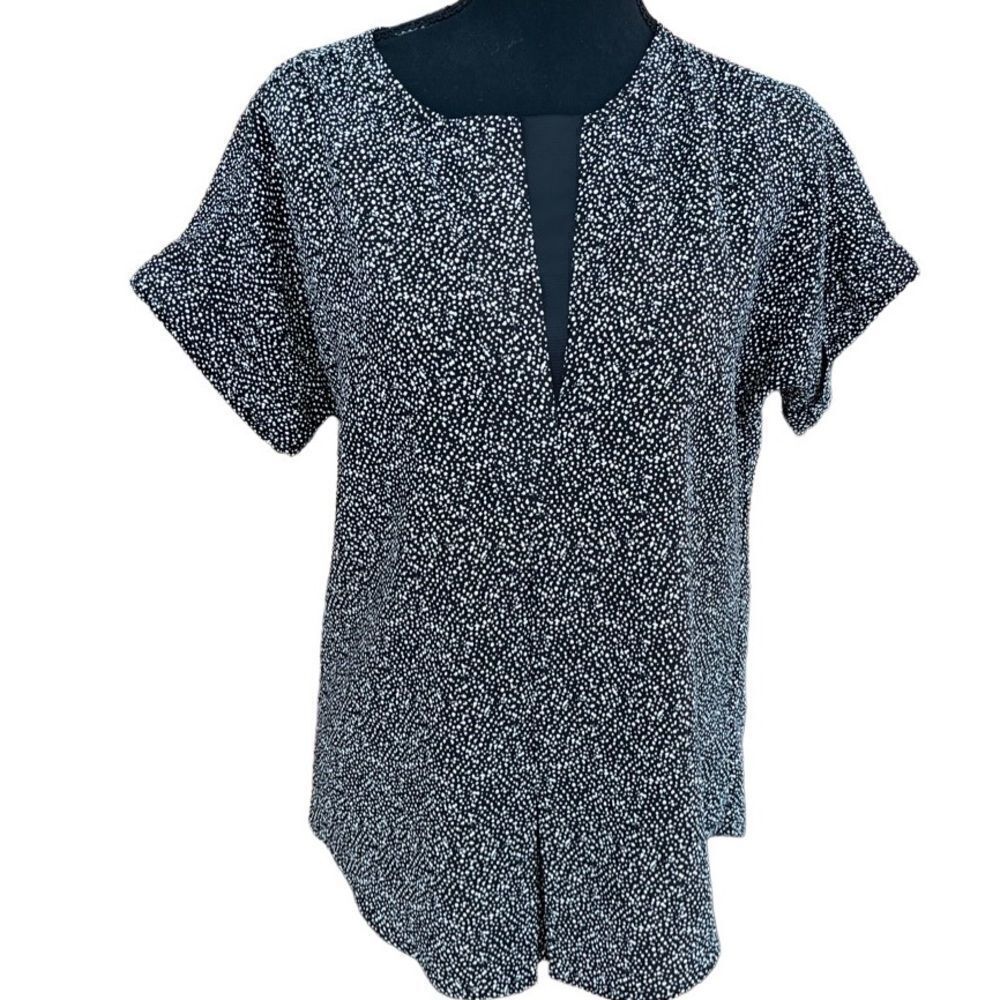 Lord & Taylor black/white dot short sleeved top with grosgrain trim size S